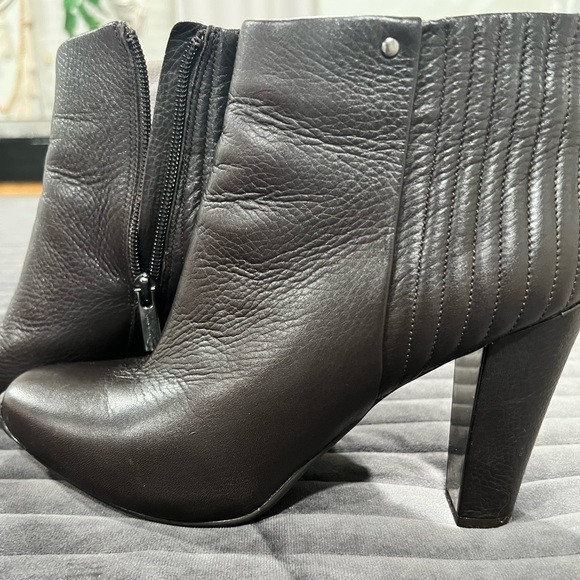 Kenneth Cole upper leather booties 3.5” heel , brown chocolate color. - Picture 1 of 7